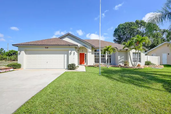 Port Saint Lucie, FL 34983,719 SE Albatross AVE