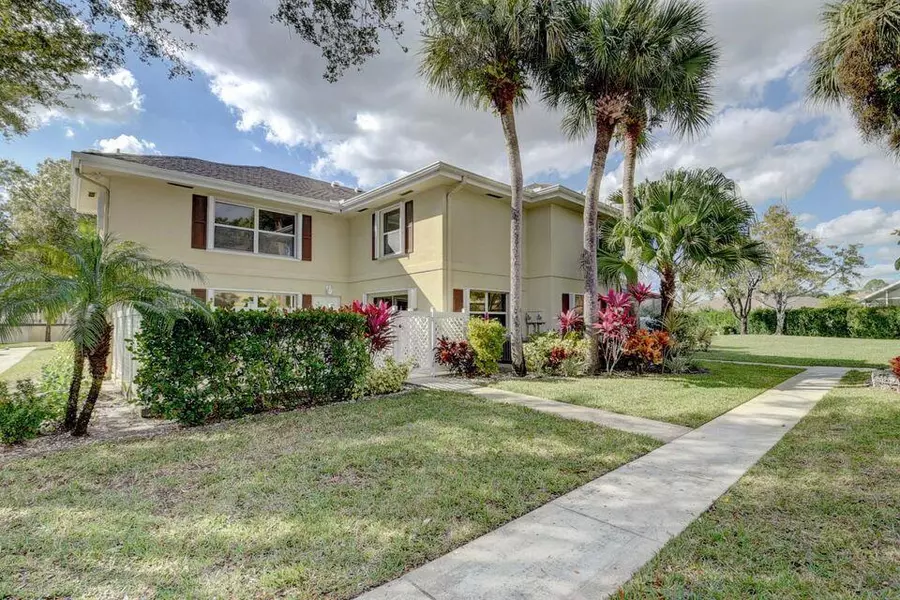 8 Amherst CT B, Royal Palm Beach, FL 33411