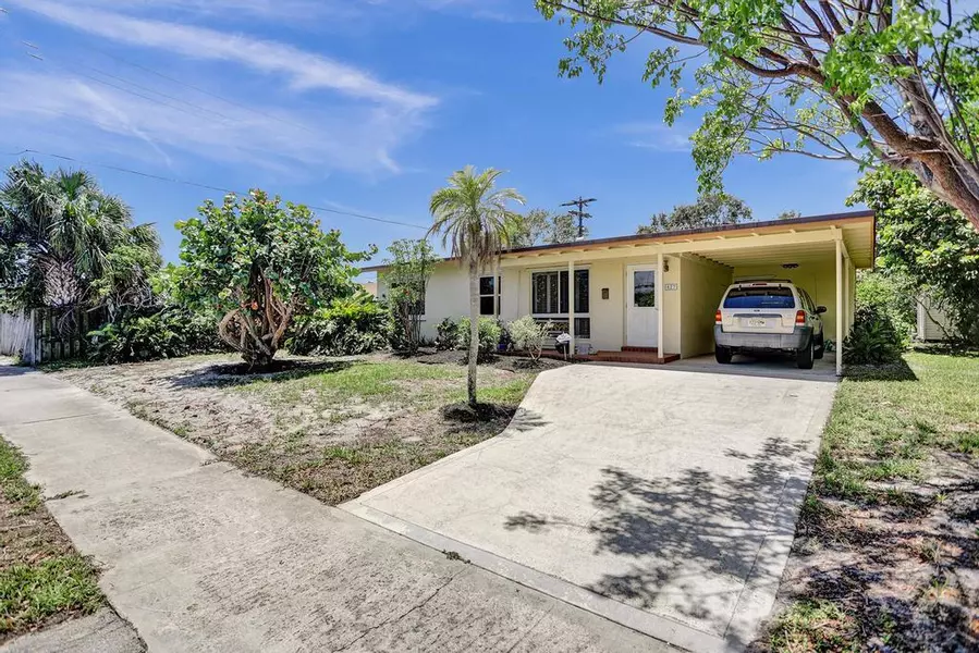 427 S Arnold AVE, Lantana, FL 33462