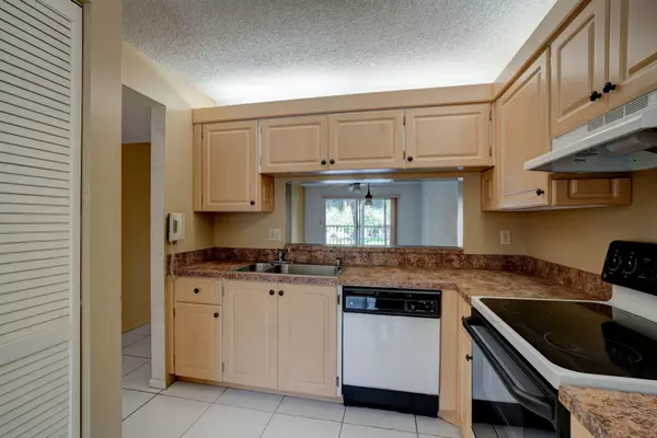 Lake Worth, FL 33467,3146 Via Poinciana 206