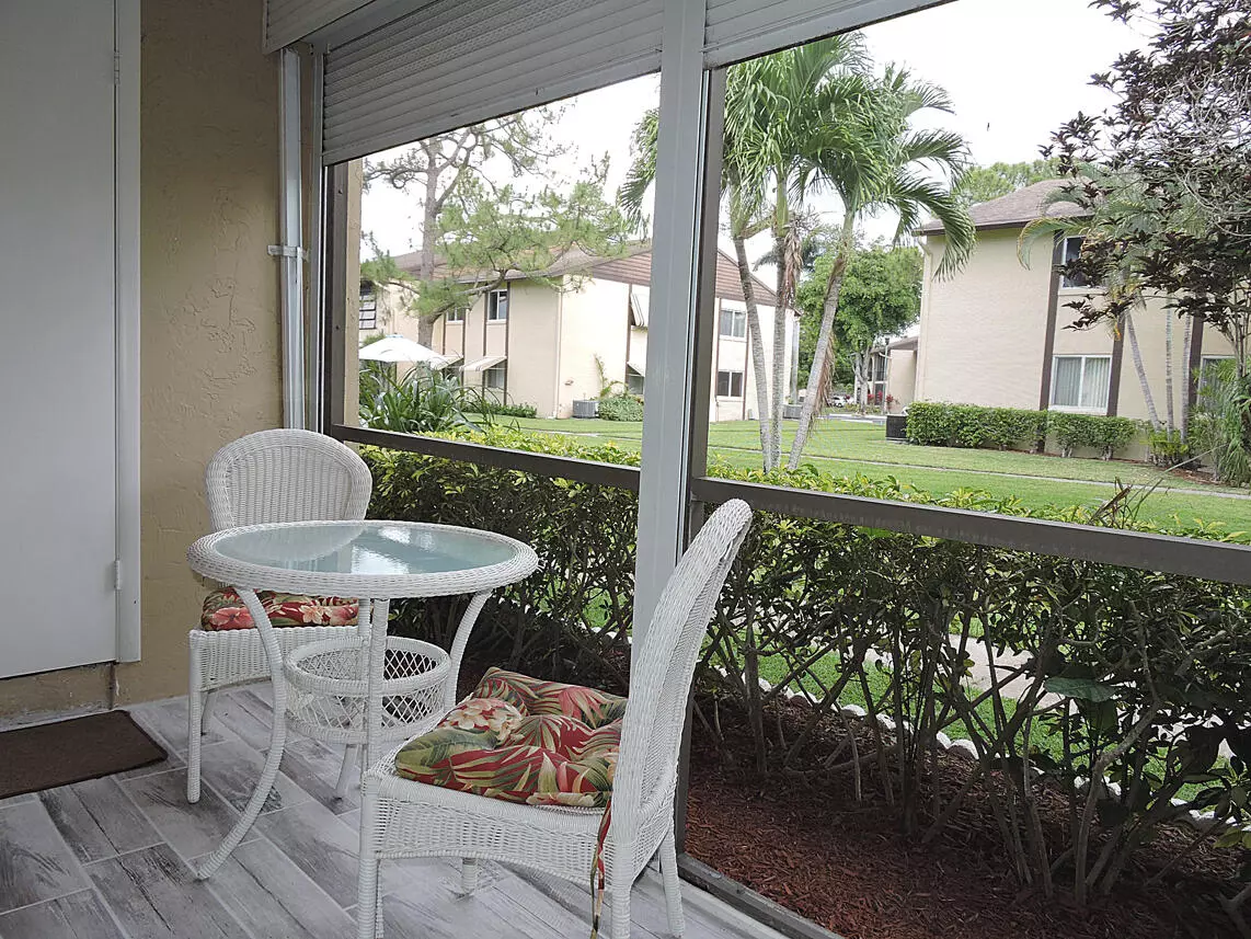 Greenacres, FL 33463,318 Pine Ridge CIR B-1