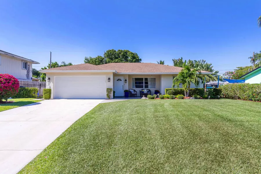 2131 Mark DR, Lake Worth, FL 33461