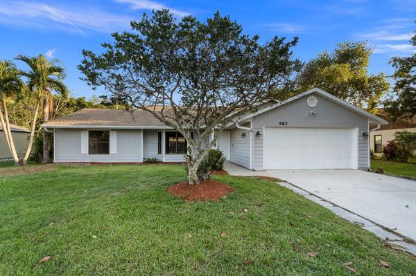 582 SE Tanner AVE, Port Saint Lucie, FL 34983