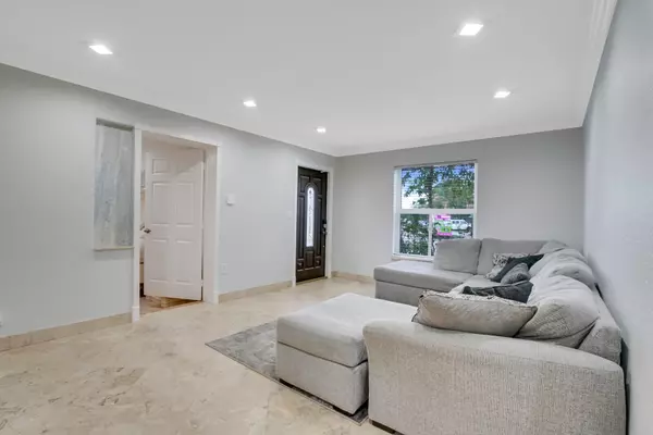 West Palm Beach, FL 33417,6134 Eden RD