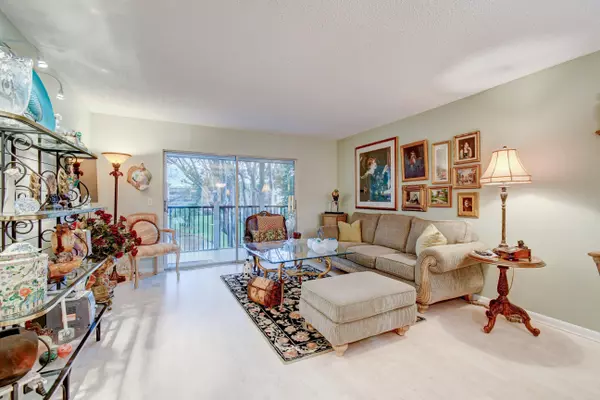 Delray Beach, FL 33446,6585 Kensington LN 305