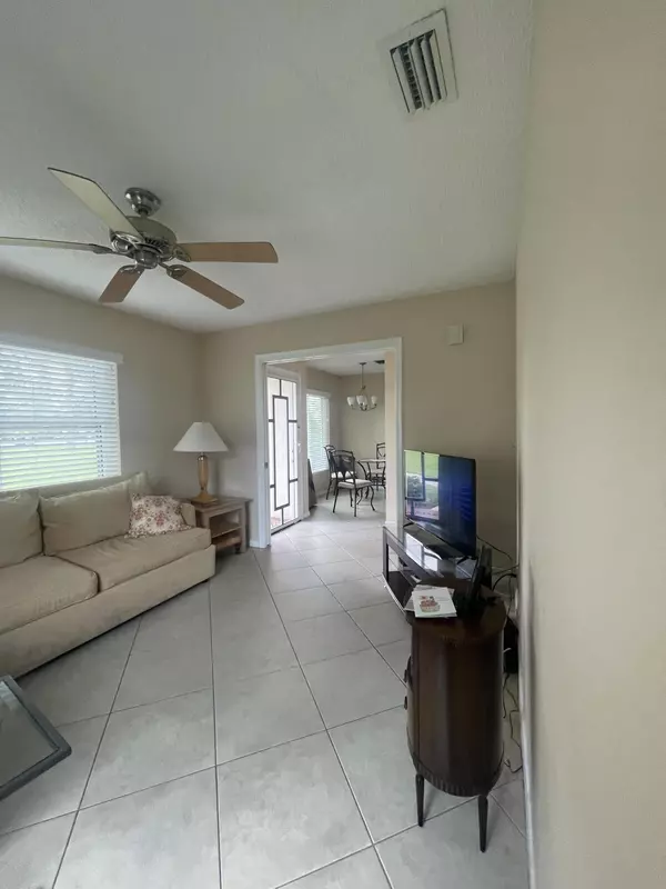 Delray Beach, FL 33484,5087 Poppy PL D