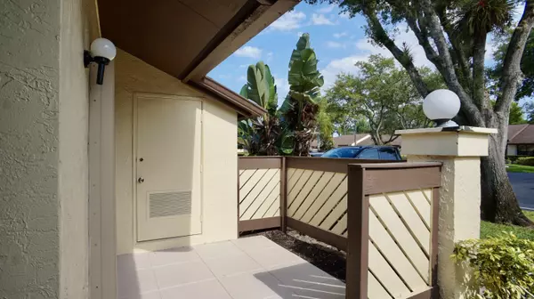 Royal Palm Beach, FL 33411,5 Bay Cedar CT