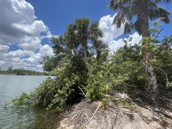 2091 Cypress ST, Punta Gorda, FL 33950