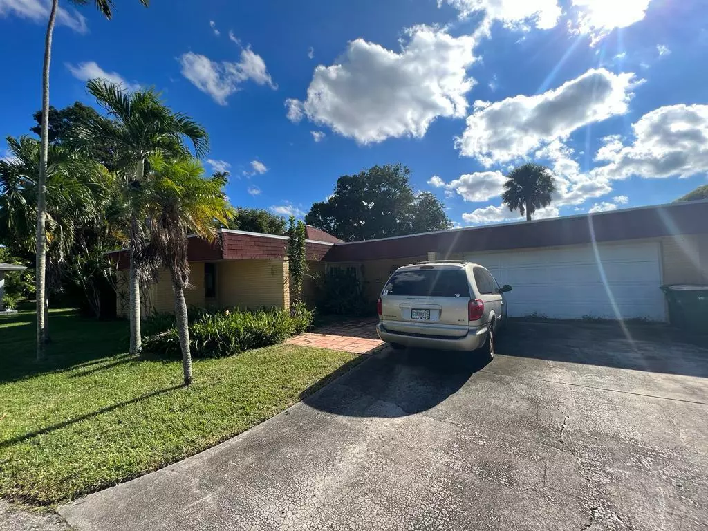 Tamarac, FL 33319,5206 Areca Palm CIR