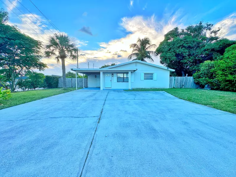 1423 S Broadway, Lantana, FL 33462