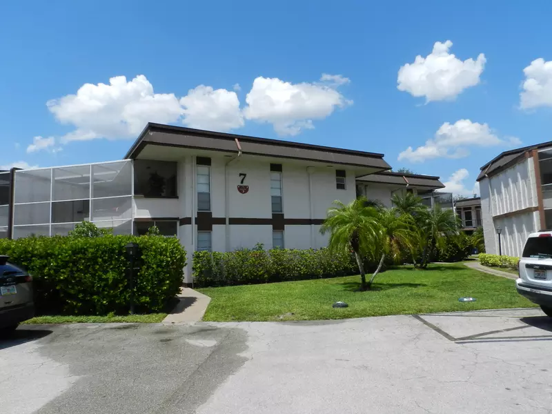 7 Greenway Village N 109, Royal Palm Beach, FL 33411