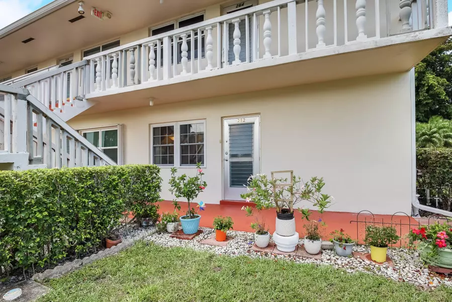 252 Coventry K, West Palm Beach, FL 33417