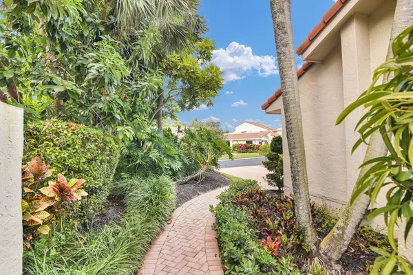 Boca Raton, FL 33434,7404 Woodmont CT