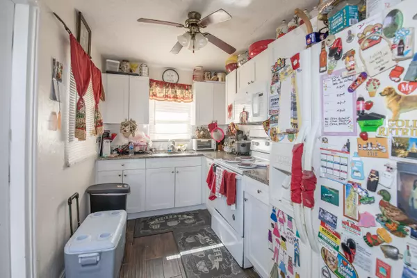 Lake Worth Beach, FL 33460,922/928 S Dixie HWY 922 & 928 & Back & Up