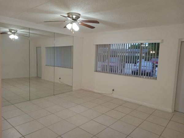 Palm Springs, FL 33461,100 E Village Green CIR 117