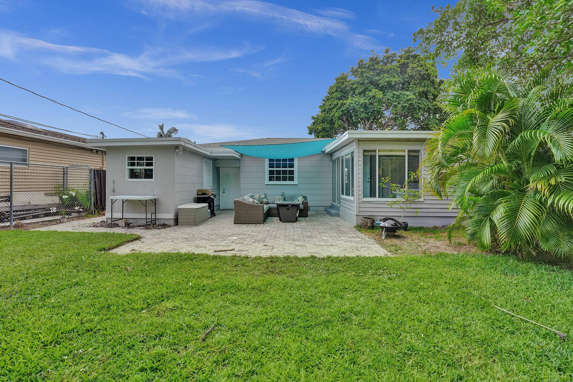 Lantana, FL 33462,615 W Drew ST