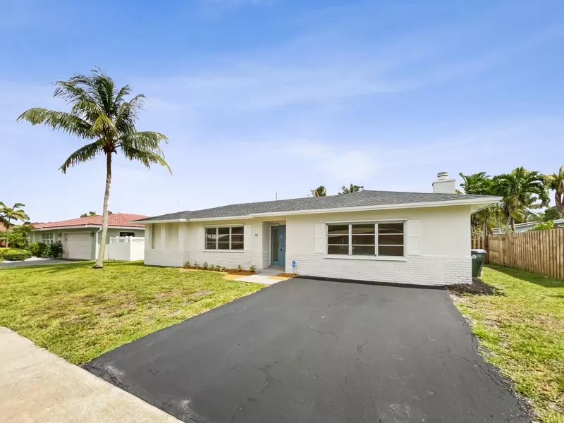 18 Tam O Shanter LN, Boca Raton, FL 33431