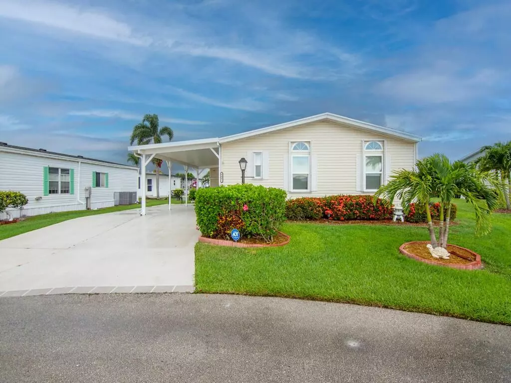 Port Saint Lucie, FL 34952,8487 Labelia CT