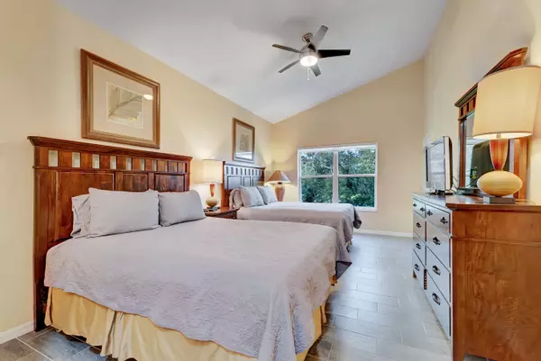 Port Saint Lucie, FL 34986,9866 Perfect DR