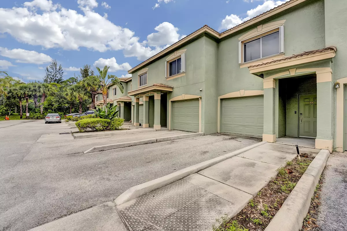 Royal Palm Beach, FL 33411,210 Crestwood Cir Apt 103