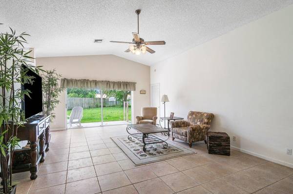 Royal Palm Beach, FL 33411,49 Sparrow DR