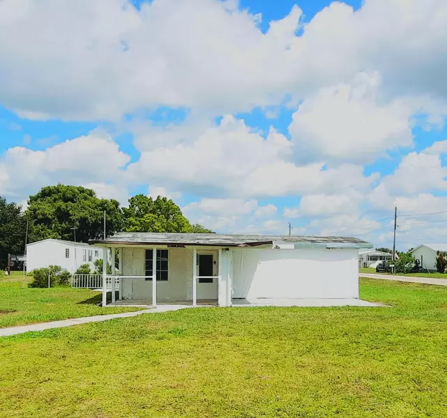 1052 Lime ST, Okeechobee, FL 34974