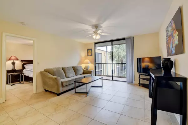 Delray Beach, FL 33484,5370 Las Verdes CIR 316