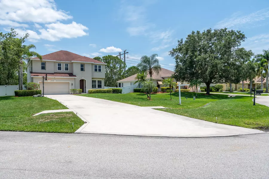 5812 NW Windy Pines LN, Port Saint Lucie, FL 34986