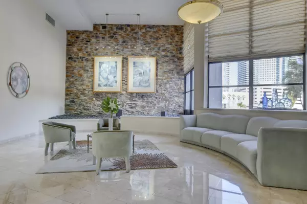 Hallandale Beach, FL 33009,600 Parkview DR 819