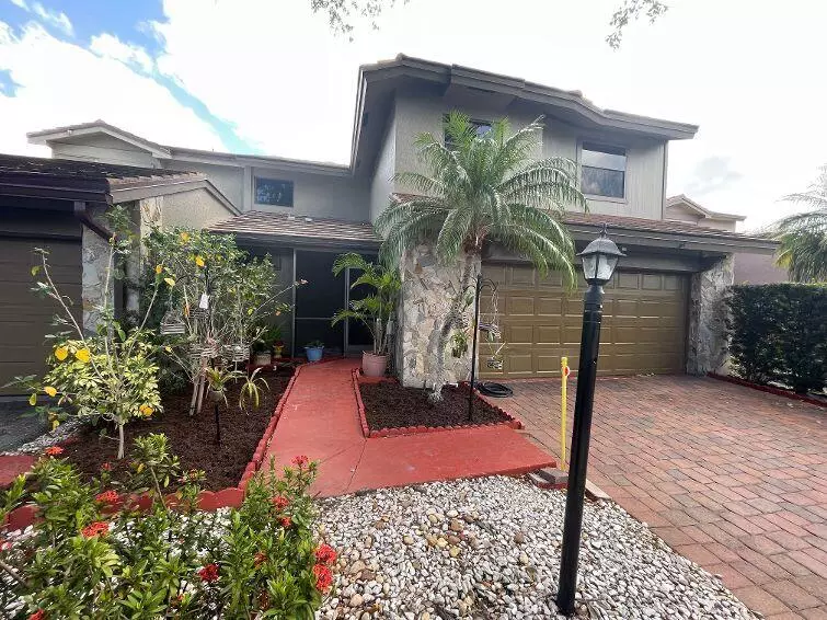 5036 Cayenne LN, Palm Beach Gardens, FL 33418