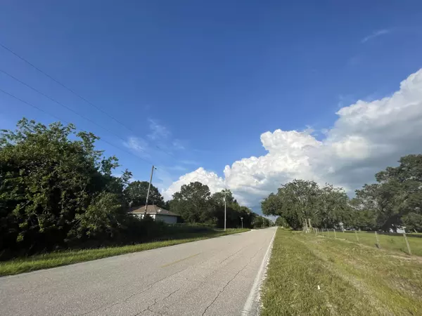 Okeechobee, FL 34972,102 NW Nw ST