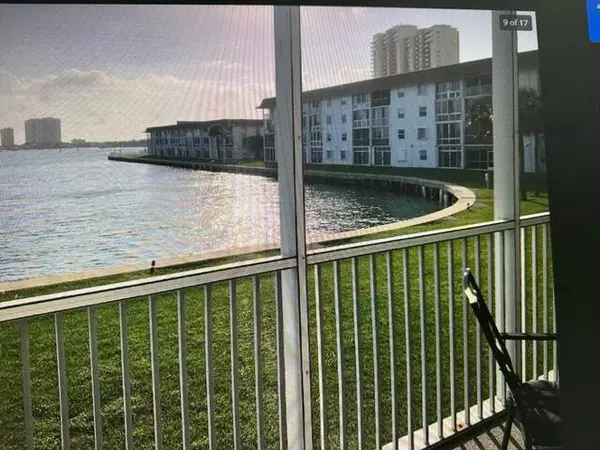 Riviera Beach, FL 33404,2936 Lake Shore DR 202