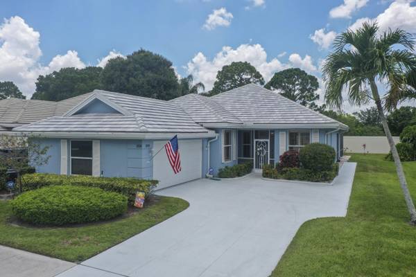 208 NW Bentley CIR, Port Saint Lucie, FL 34986