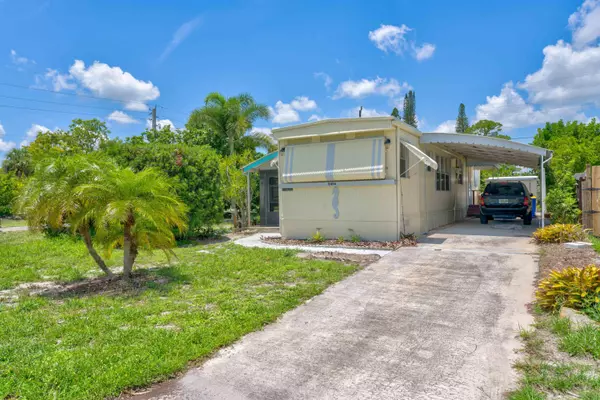 8466 SE Wren AVE, Hobe Sound, FL 33455