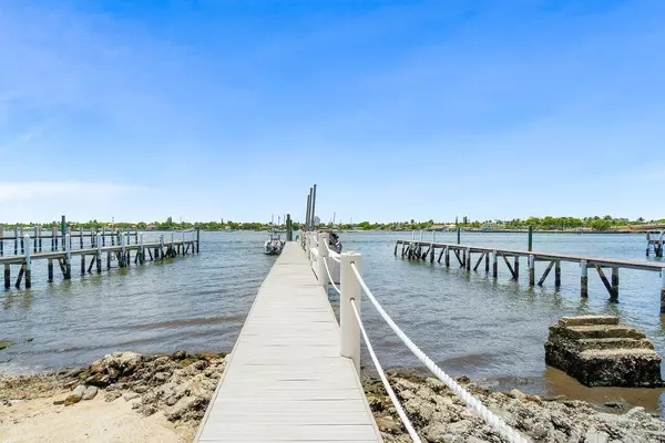 Lantana, FL 33462,325 S Atlantic DR