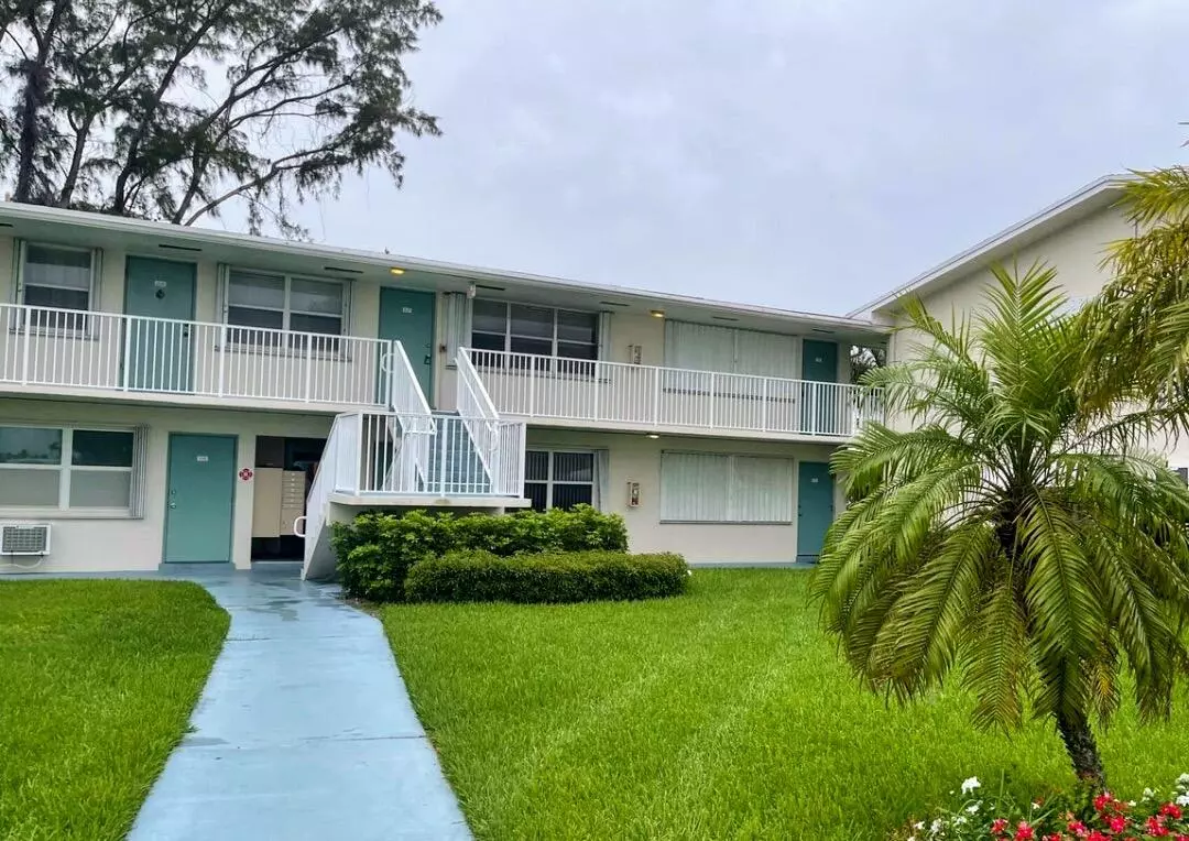 Boynton Beach, FL 33435,240 Horizons W 208