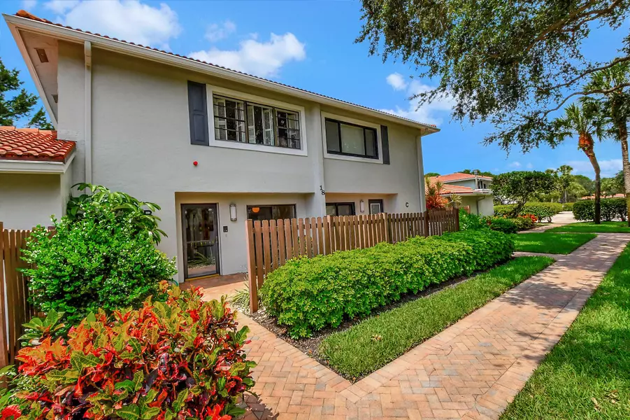 18 Southport LN B, Boynton Beach, FL 33436