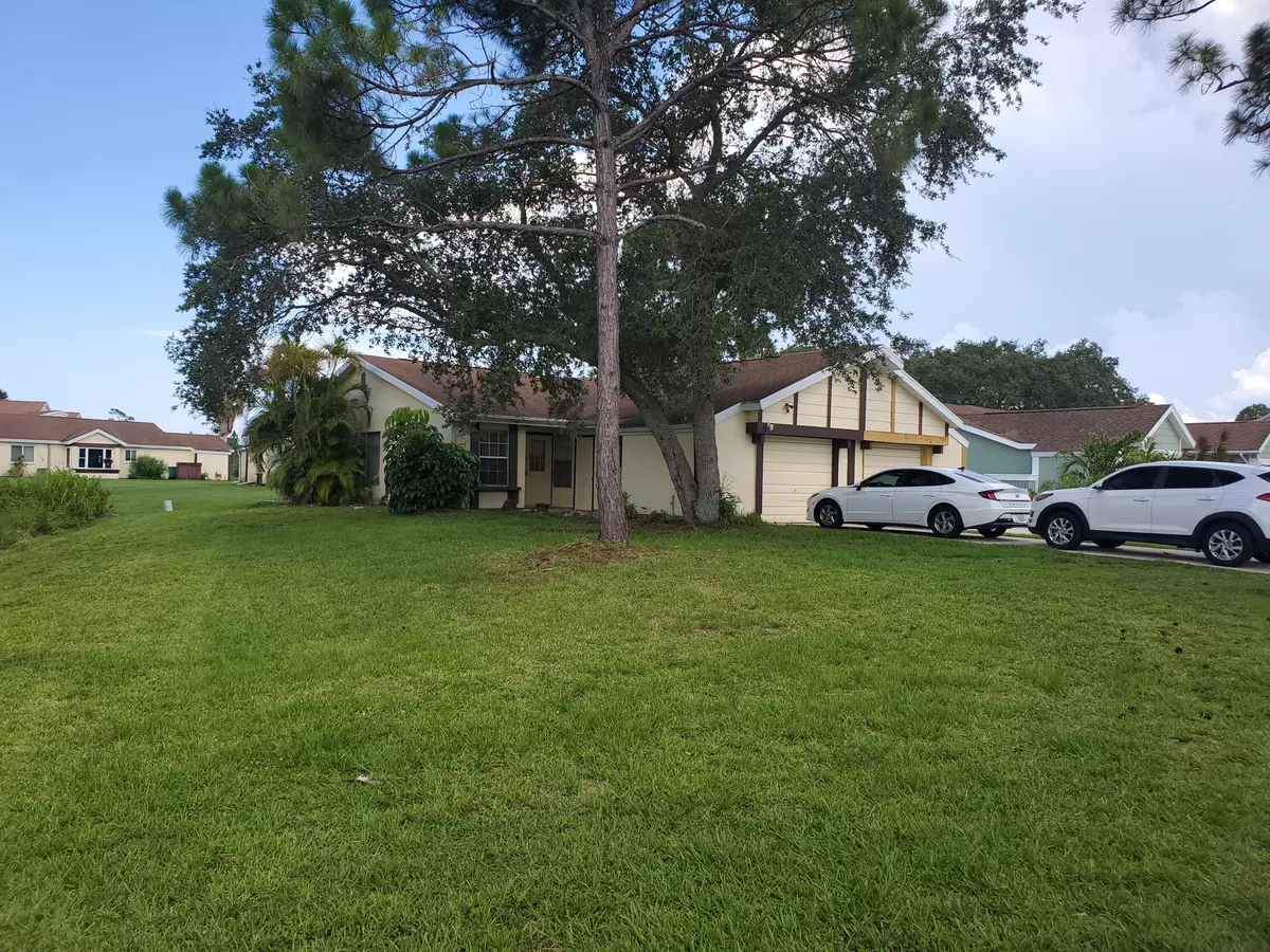 Port Saint Lucie, FL 34952,1601 SE Kestwick CT