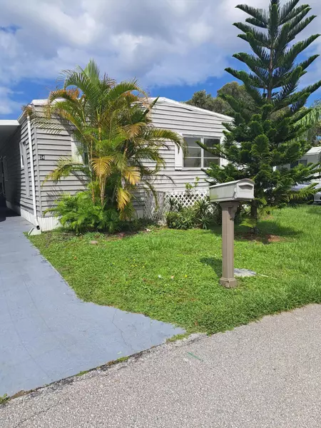 34 Del Prado ST, Port Saint Lucie, FL 34952
