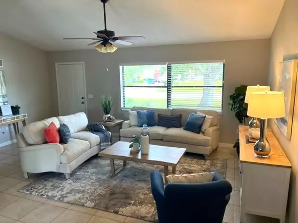 2828 SE Eagle DR, Port Saint Lucie, FL 34984