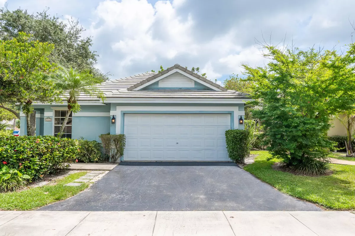 Davie, FL 33328,8915 Woodside CT