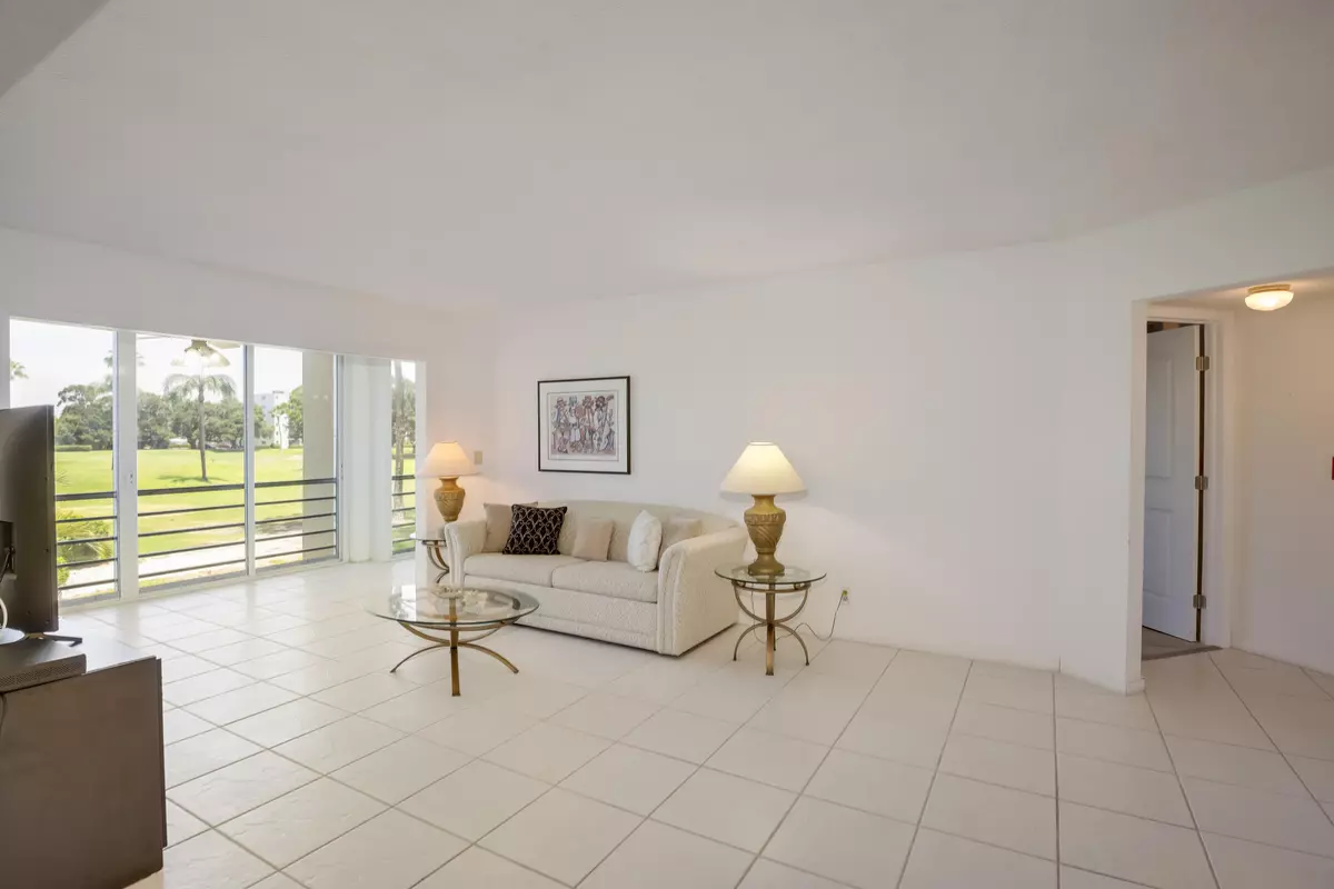 Lake Worth, FL 33467,3755 Via Poinciana 201