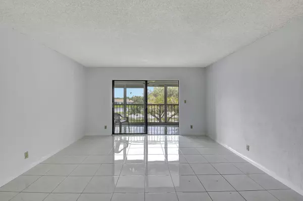 Delray Beach, FL 33446,7240 Huntington LN 306