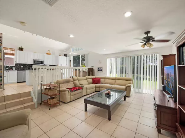 Lake Worth, FL 33467,7672 Great Oak DR