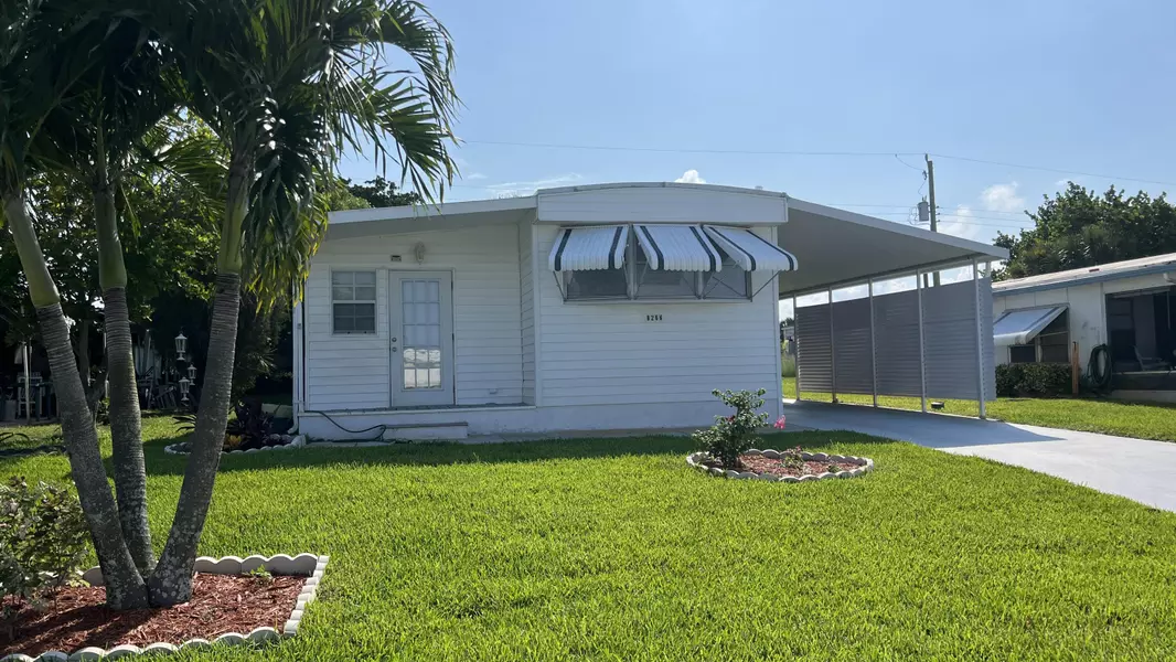 8266 SE Wren AVE, Hobe Sound, FL 33455