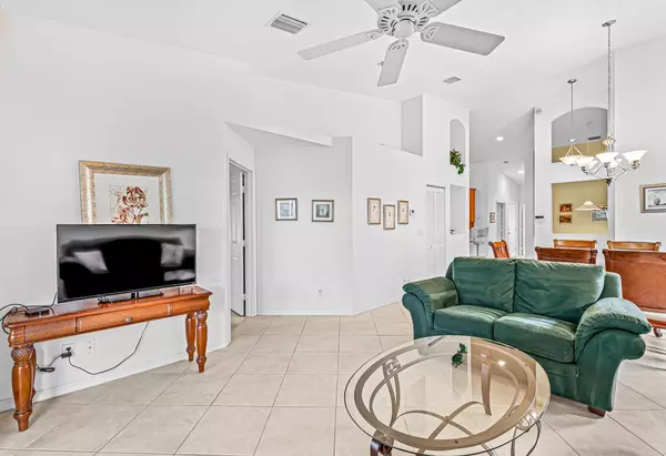 Boynton Beach, FL 33472,8612 Logia CIR