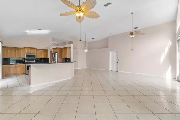 Lake Worth, FL 33463,6155 Astoria DR