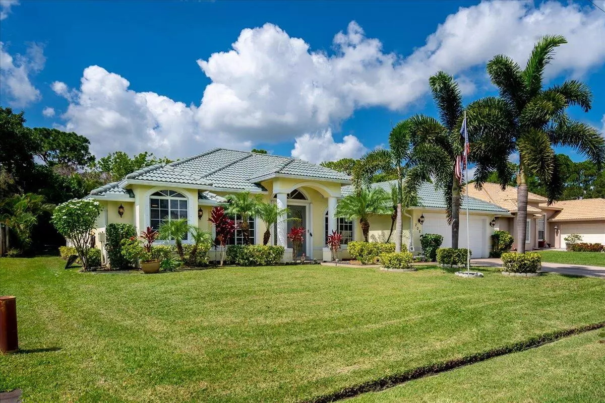 Port Saint Lucie, FL 34983,208 SE Ray AVE