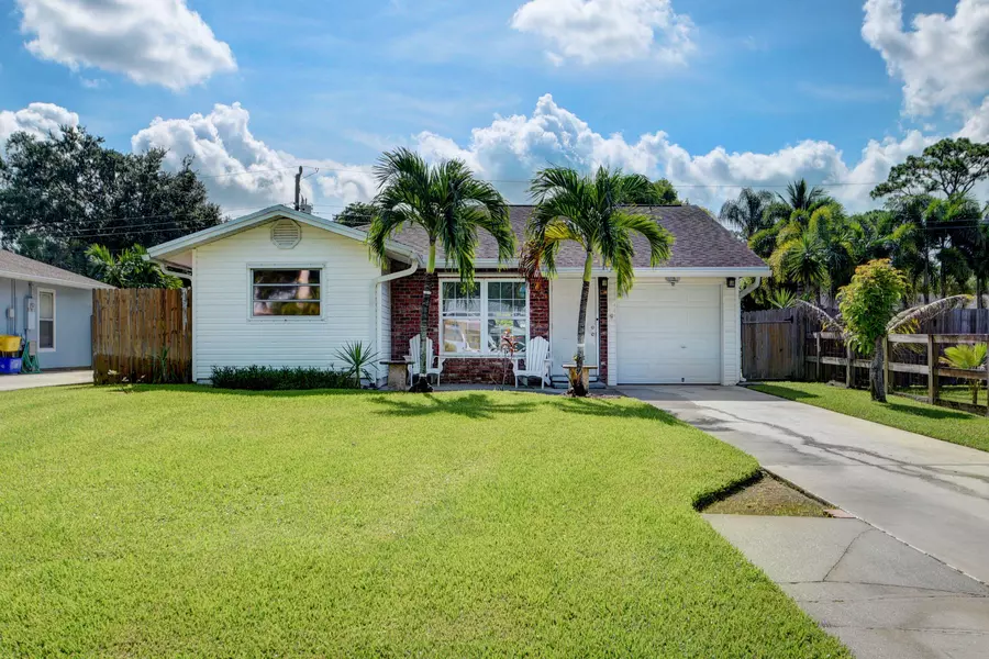 7704 3rd TER, Lake Worth, FL 33463