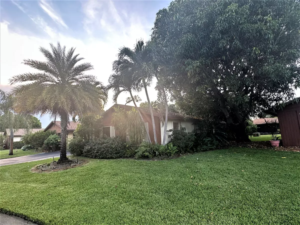 Boynton Beach, FL 33435,535 SE 5th CIR 14b